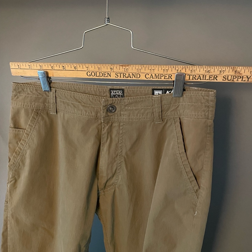 Kuhl Green Cargo Pants for Versatile Outdoor Wear